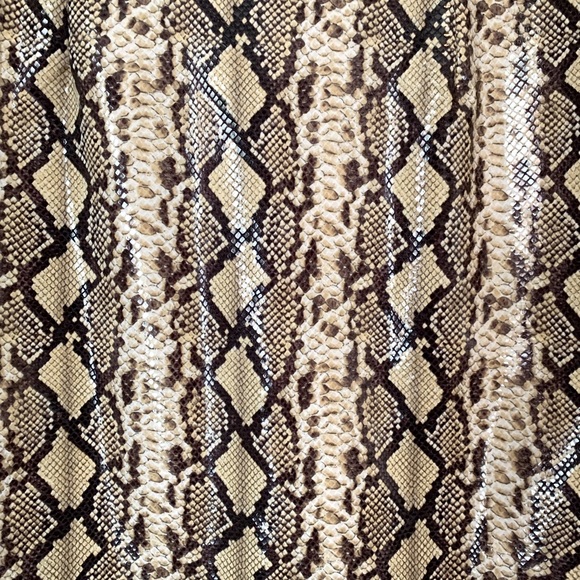 Guess by Marciano size 6 crocodile skirt - Picture 12 of 14